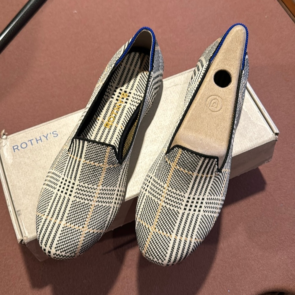 Rothy’s Ivory Glen Plaid Loafer sz 8. Never worn w/ box. Runs half size small.